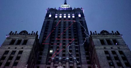 Strajk Kobiet: Na PKiN wyświetlono symbole protestu