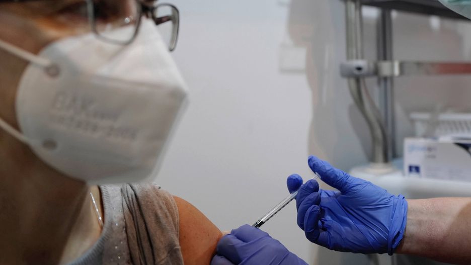 Szczepionka na COVID. System jeszcze nie ruszył, a już brakuje miejsc