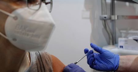Szczepionka na COVID. System jeszcze nie ruszył, a już brakuje miejsc