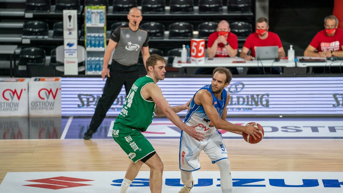 WP SportoweFakty / Rafał Sobierański / Na zdjęciu: Denzel Andersson (z piłką)