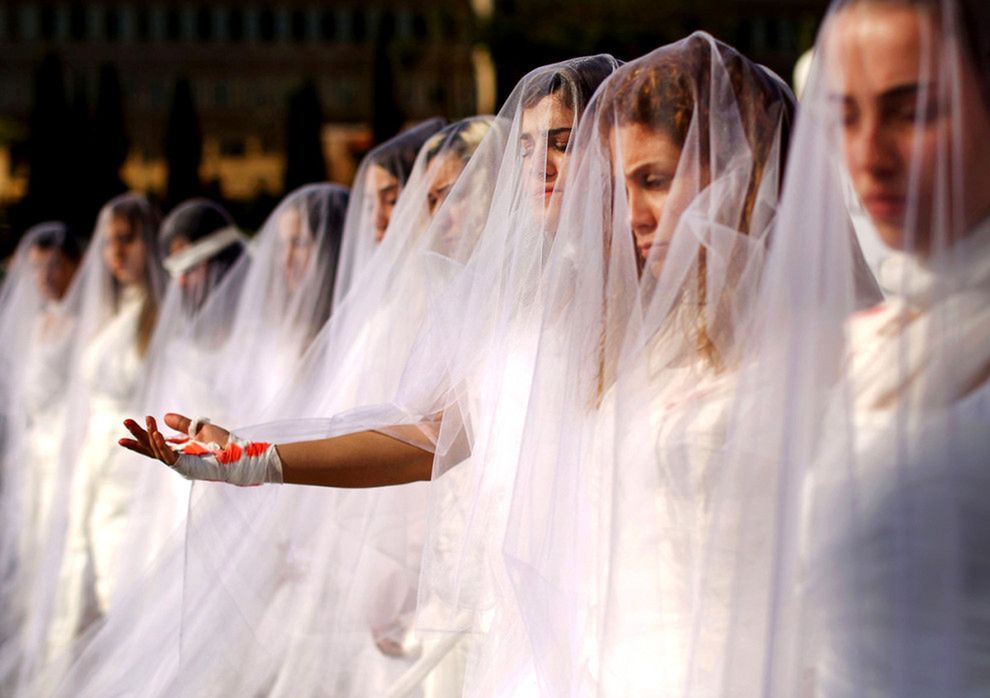 Mają po 12, 15 lat. Po gwałcie musiały poślubić oprawcę. Liban w końcu zmienia prawo