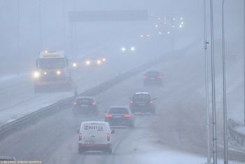 Utknęli przez śnieżycę na 13 godzin. "Nie było innej opcji"