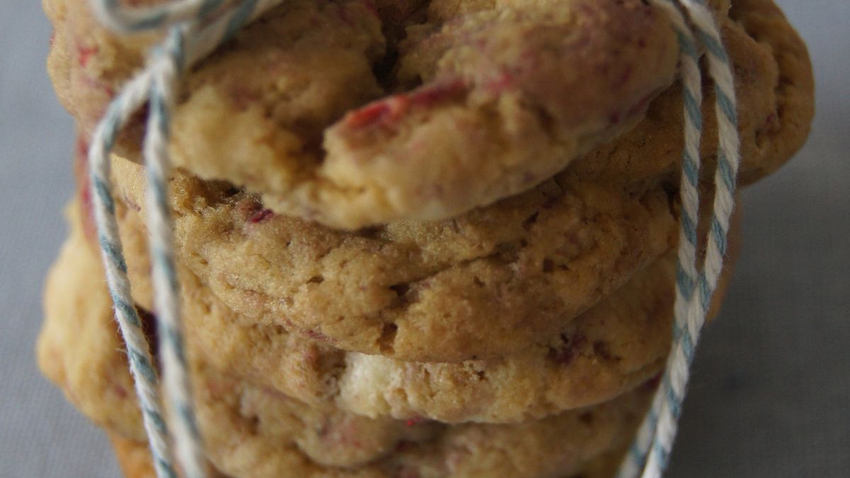 Ciasteczka z kawałkami czekolady z ciasta mrożonego (upieczone)