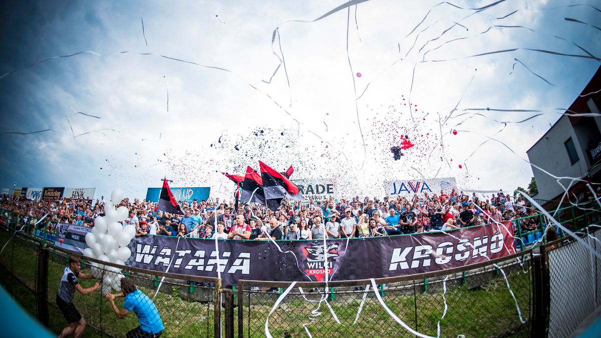 WP SportoweFakty / Karol Słomka / Na zdjęciu: stadion w Krośnie