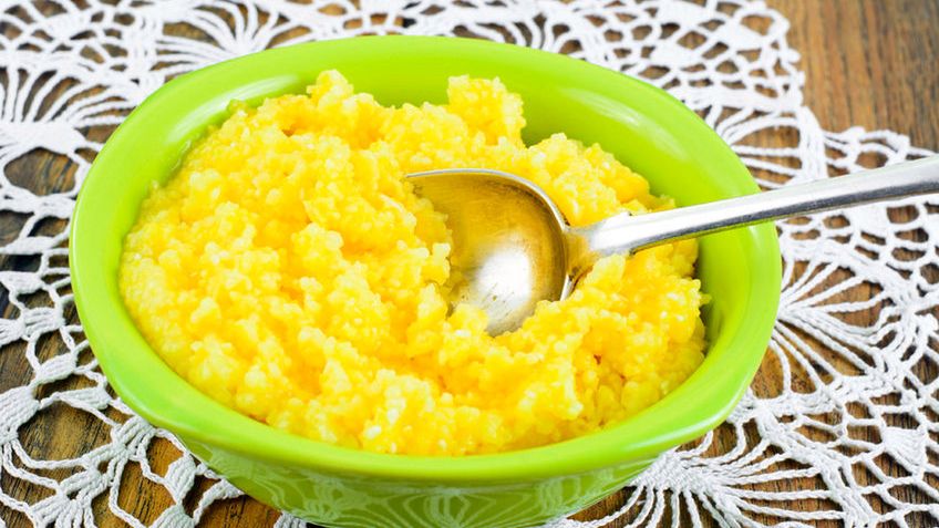 Wzbogacona żółta kasza kukurydziana z dodatkiem wody i soli (zwykła i błyskawiczna)