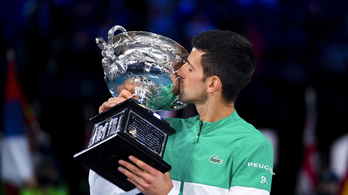 PAP/EPA / DEAN LEWINS / Na zdjęciu: Novak Djoković, mistrz Australian Open 2021