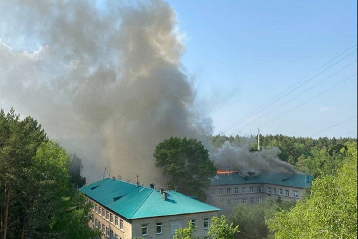 Duży pożar w Rosji. Kłęby dymu nad szpitalem miejskim