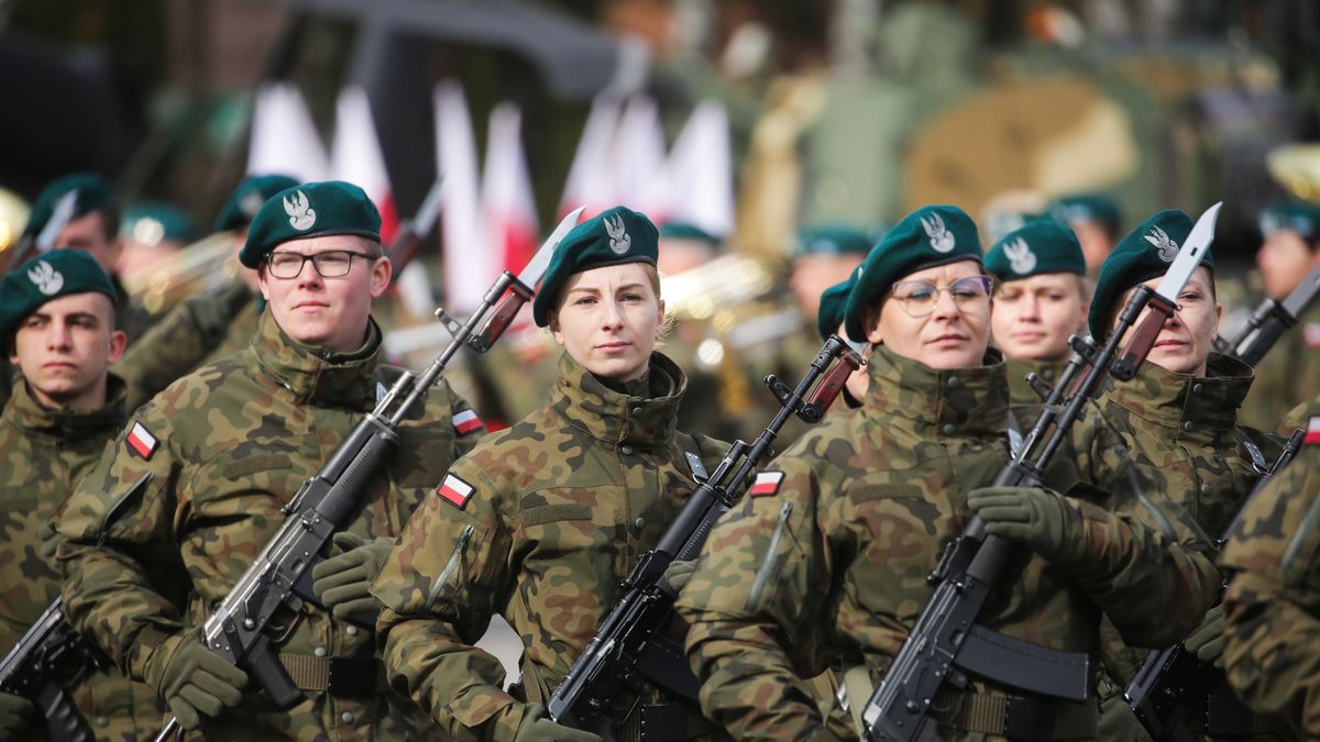 �o�nierze
Olsztyn, 17.03.2023. �o�nierze podczas uroczystej przysi�gi wojskowej �o�nierzy Dobrowolnej Zasadniczej S�u�by Wojskowej i Wojsk Obrony Terytorialnej, 17 bm. w Olsztynie. (mr) PAP/Tomasz Waszczuk
Tomasz Waszczuk
Dobrowolna Zasadnicza S�u�ba Wojskowa, Dobrowolnej Zasadniczej S�u�by Wojskowej, obrona, obronna, obro�cy, ochotnicy, przysi�dze, przysi�ga, przysi�gi, s�u�ba, s�u�by, Wojsko Polskie, wojskowa, wojskowej, wojskowi, WP, zasadniczej, z�o�enia, z�o�enie, �o�nierz, �o�nierze, �o�nierzy