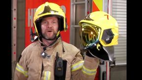 F1. Kimi Raikkonen sprawdził się w roli strażaka. Otrzymał od straży pożarnej wyjątkowy hełm