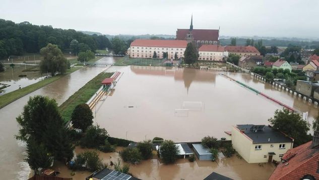 Boisko w Kamieńcu Ząbkowickim. Fot. Facebook