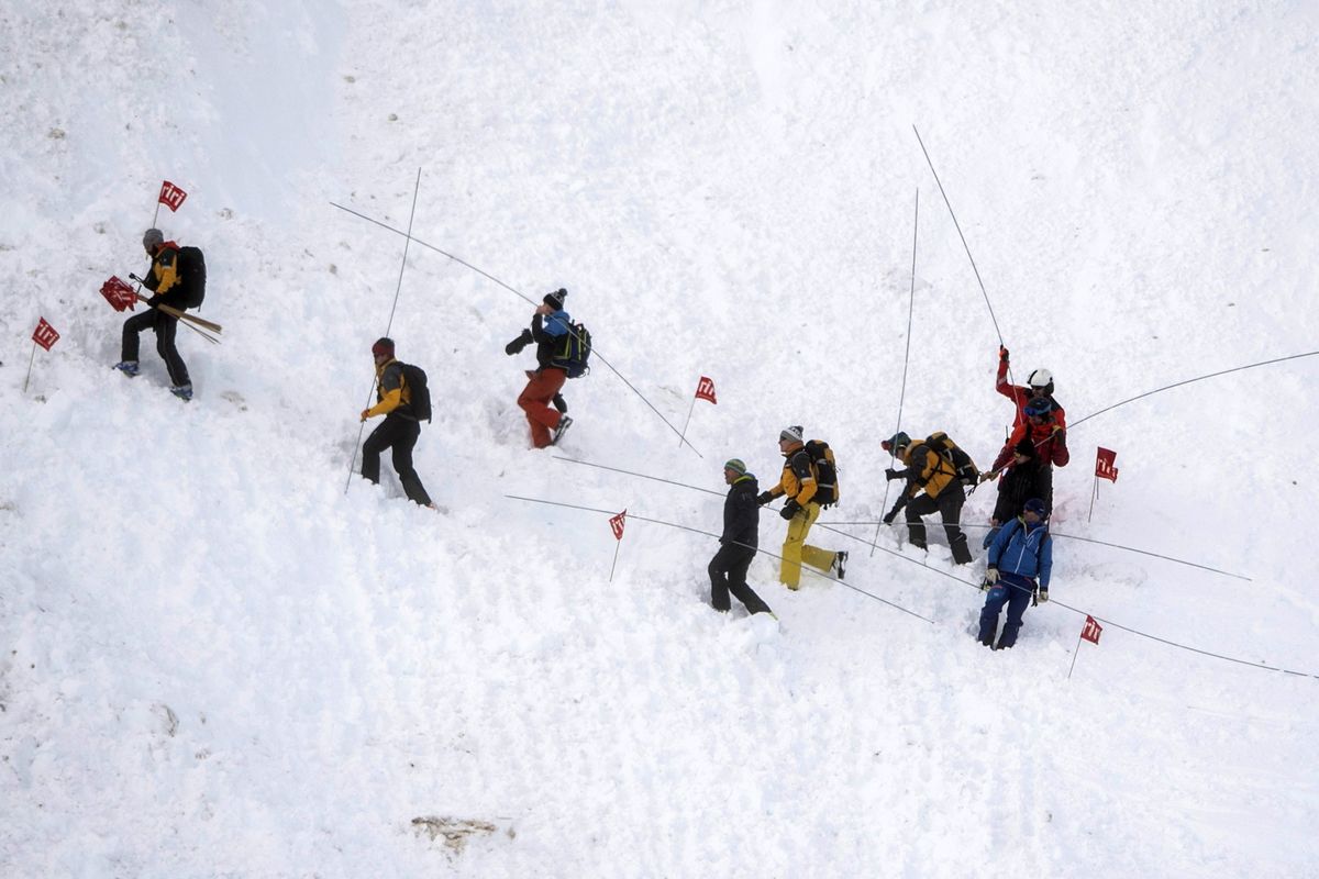 Włochy: dramat na stoku. Lawina porwała narciarzy. Nie żyje młoda kobieta i dwie siedmiolatki