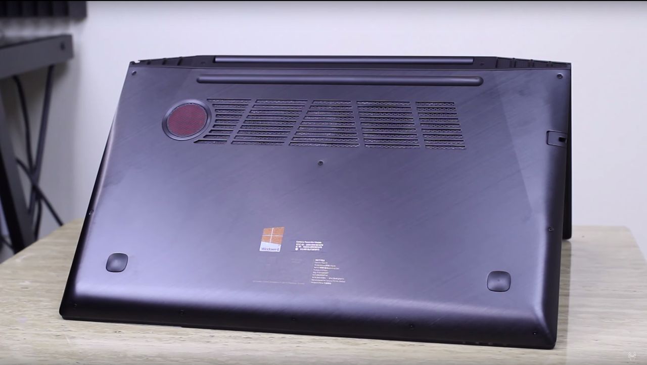 Lenovo Y50 (2015), kadr na lic. CC BY FatedCb