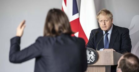 "Jesteś tu, bo się boisz". Ukraińska aktywistka zrugała Borisa Johnsona