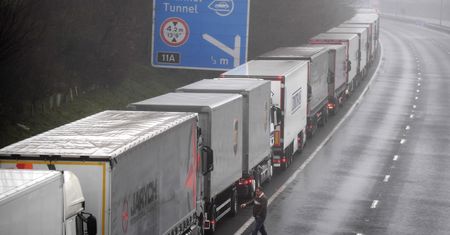 Nowy Szczep Koronawirusa. Wielka Brytania wznowi ruch z Francją? Jest decyzja