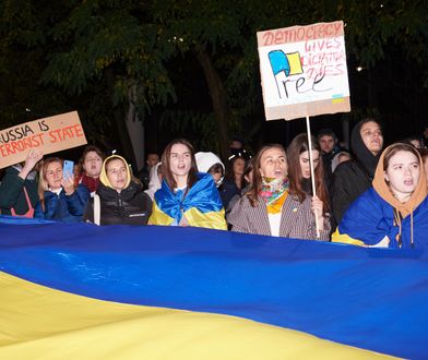 Długa kolejka przed ambasadą Rosji w Warszawie. Chcieli zagłosować