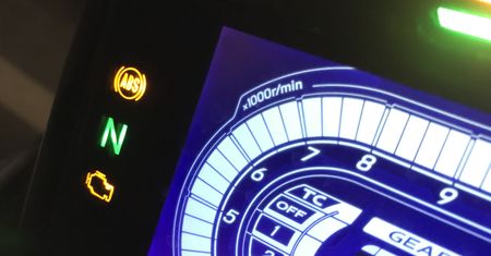 Kontrolki w motocyklu. Sprawdź, co oznaczają
