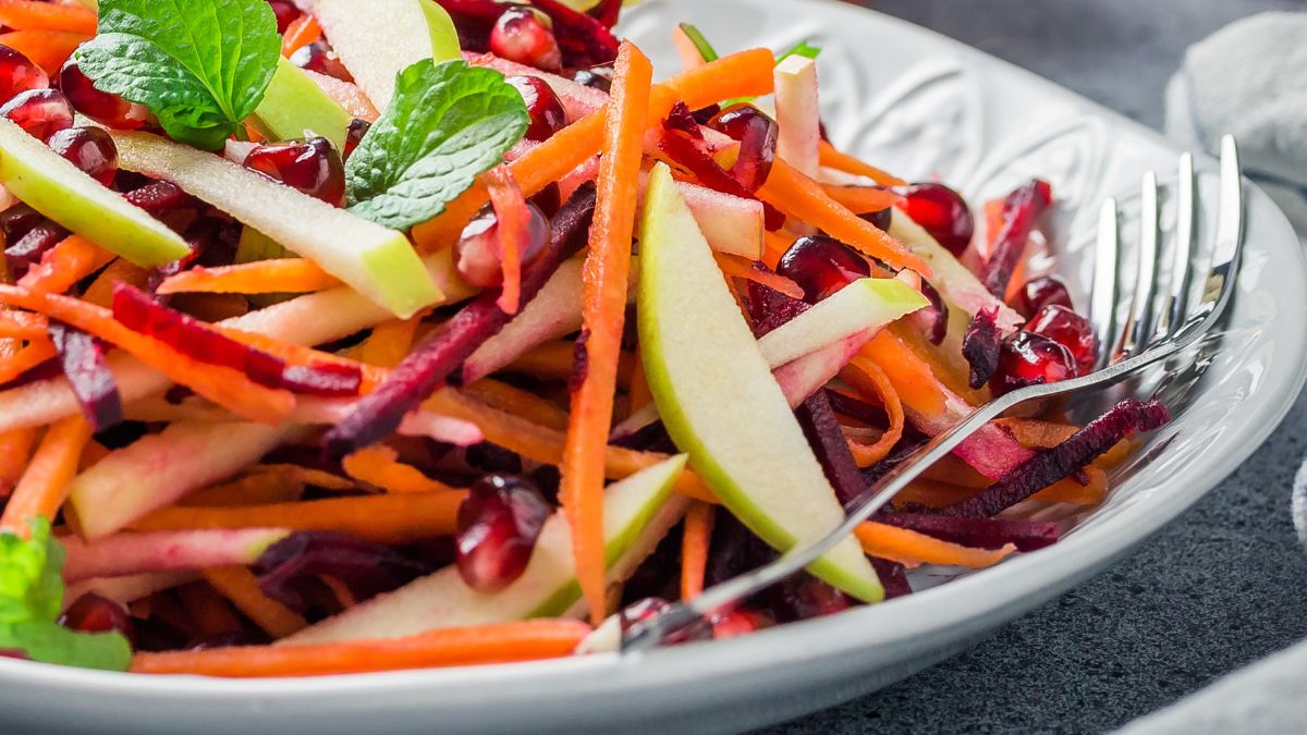 Surówka z kiszonych buraków.