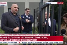 Dziennikarze Republiki przed biurem CBA