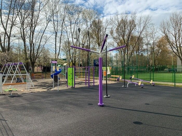 Na terenie Szkoły Podstawowej nr 57 powstaje nowy plac zabaw