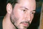 Keanu Reeves w ciemnym zwierciadle