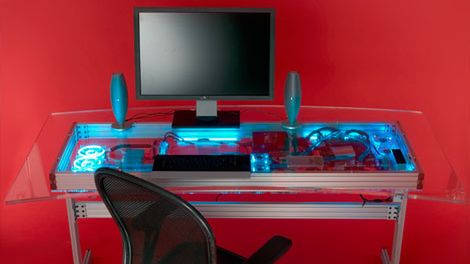 Zwariowany mod komputerowy i najfajniejsze biurko na świecie w jednym 1