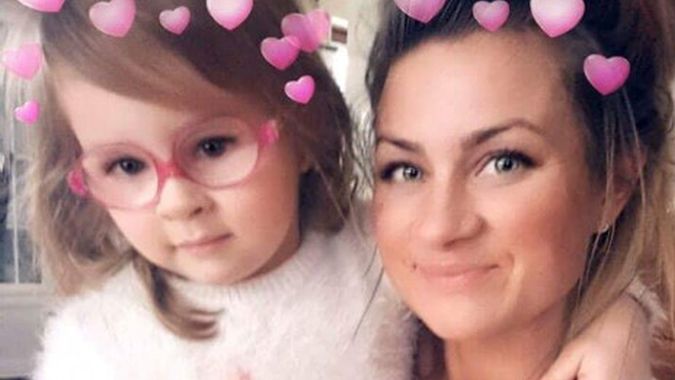 Patrycja wychowuje córkę sama