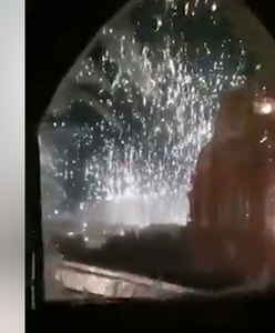 "Koszmarne fajerwerki" nad Ukrainą. Nagrał moment ataku Rosjan zakazaną bronią