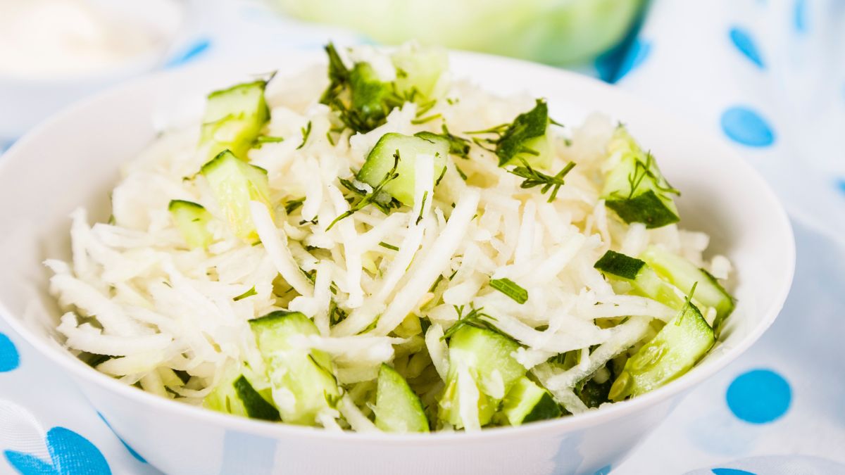 Surówka z kalarepy jest pyszna i chrupiąca