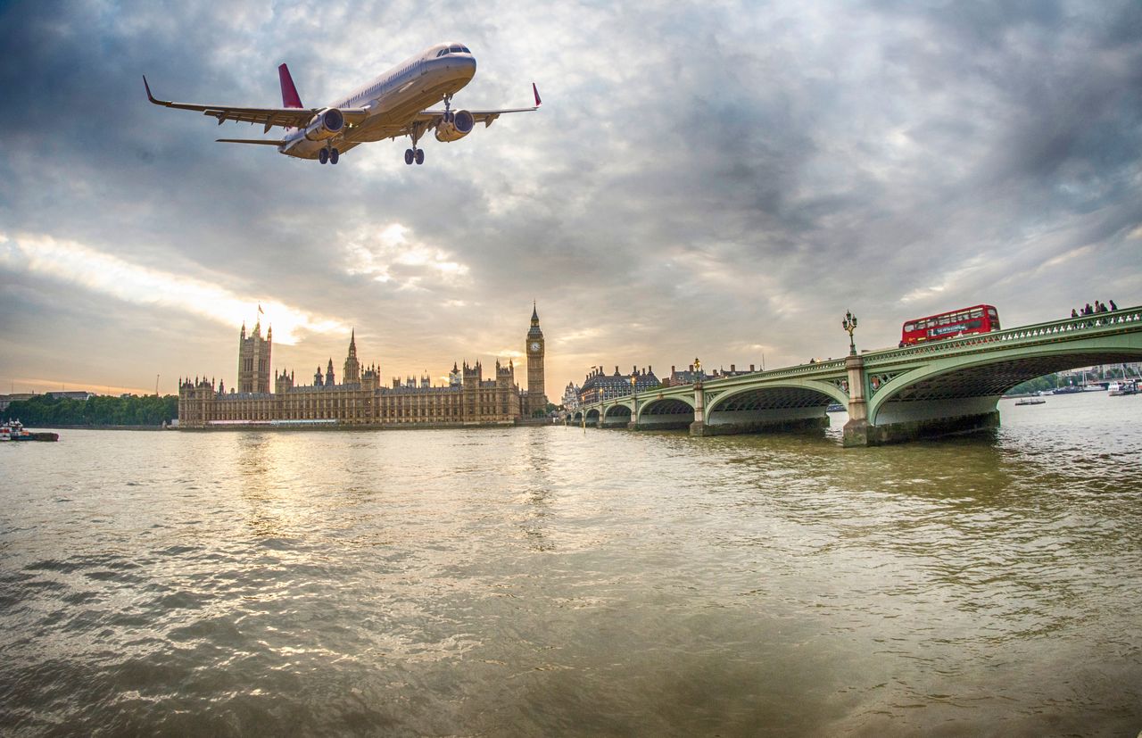 Ponad 100 lotów odwołanych na Heathrow. Chcą by podczas pogrzebu królowej była cisza