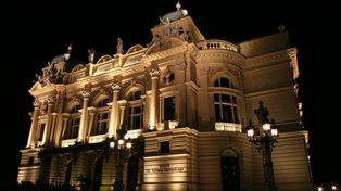 Na wieść o tym wydarzeniu ustawiają się długie kolejki do krakowskich teatrów