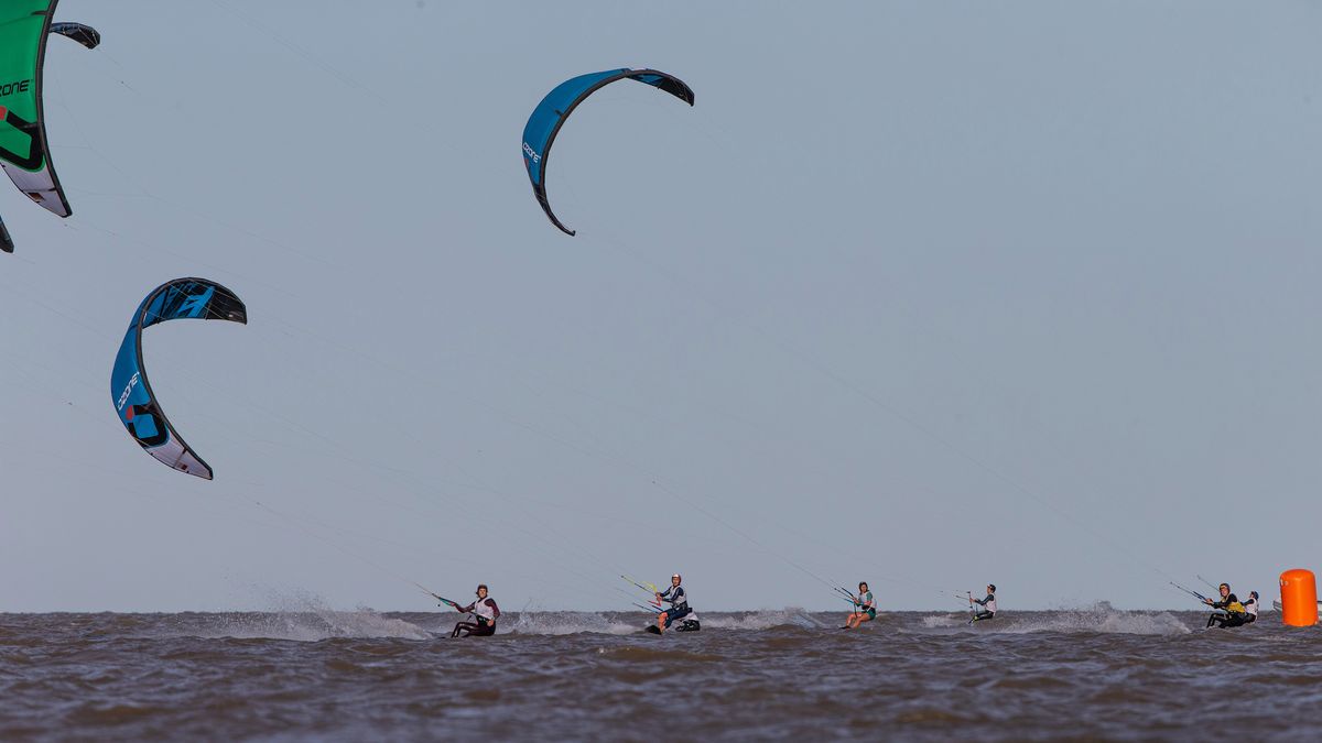 Zdjęcie okładkowe artykułu: Materiały prasowe / Matias Capizzano / World Sailing / Na zdjęciu: Zawodniczki w klasie Kiteboarding