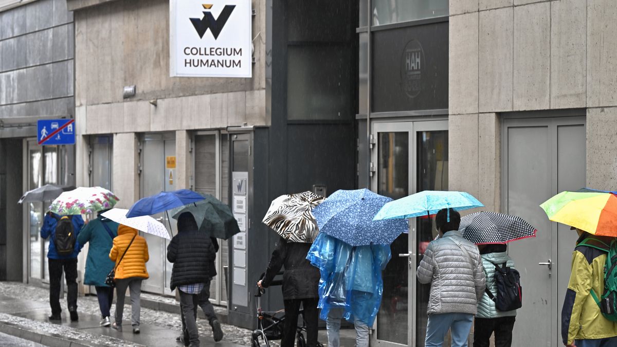 siedziba Collegium Humanum
Maciej Kulczy�ski
budynek, gmach, O�awska, prywatna, uczelnia, zatrzymanie, siedziba, uczelnia niepubliczna