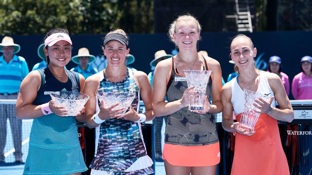 Eri Hozumi i Alicja Rosolska (finalistki Sydney International 2019), Katerina Siniakova i Aleksandra Krunić (mistrzynie Sydney International 2019)