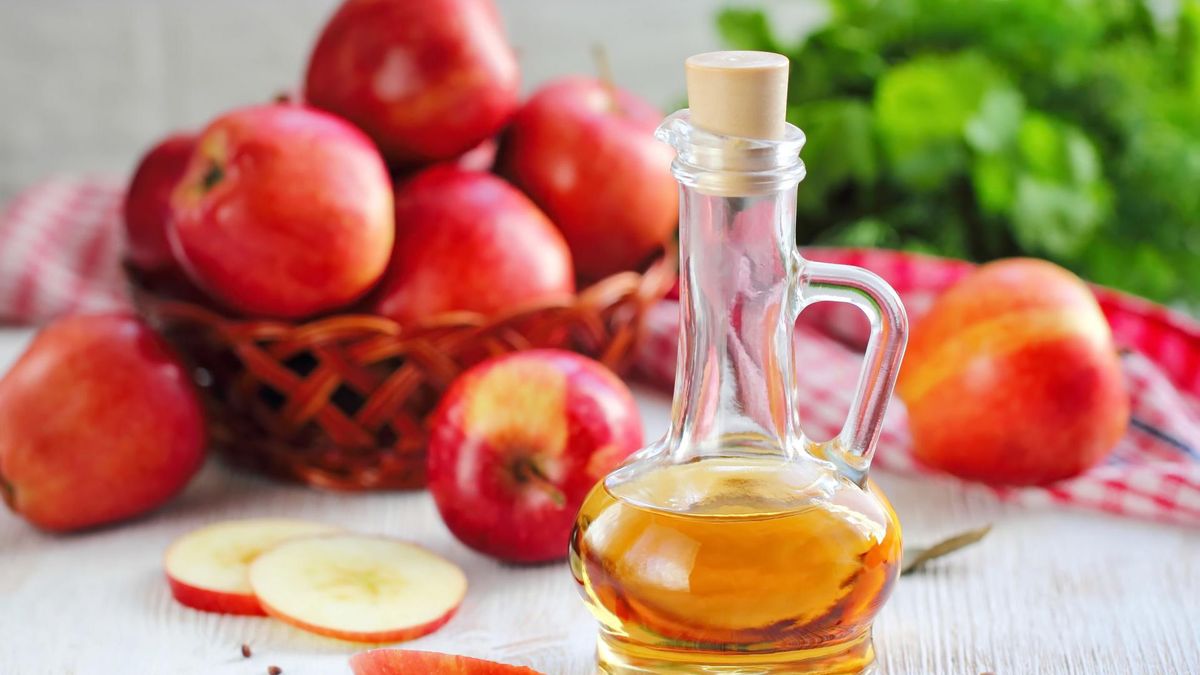 Ocet jabłkowy słynie ze swoich właściwości zdrowotnych.