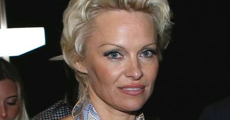 "Słoneczny patrol": Pamela Anderson błysnęła biustem!
