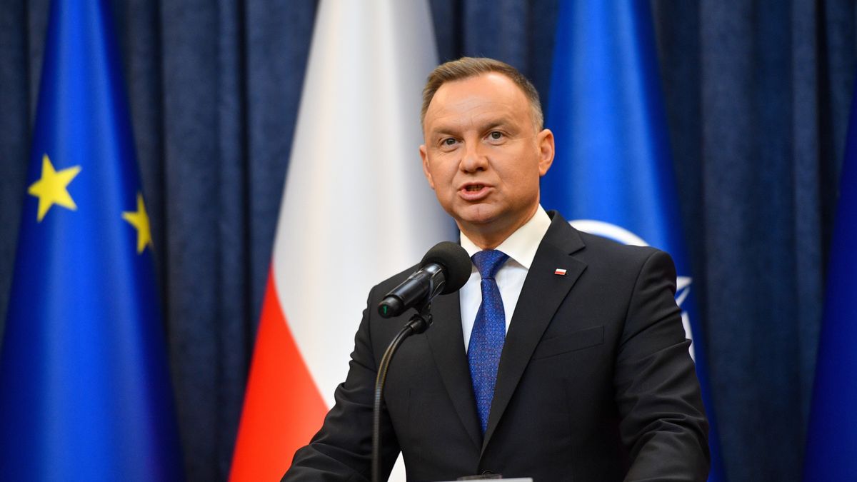 Prezydent Andrzej Duda zadecydował o podpisaniu tzw. ustawy "lex Tusk"