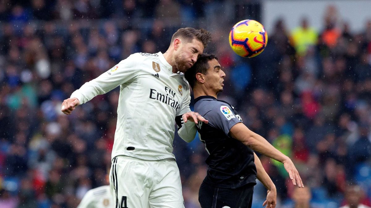 PAP/EPA / Rodrigo Jimenez  / Na zdjęciu: Sergio Ramos (z lewej) oraz Wissam Ben Yedder (z prawej)