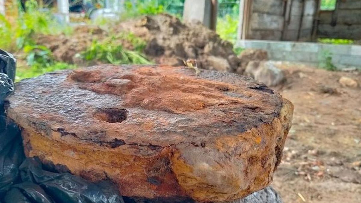 Znalazł minę i schował ją w stodole. Po roku sobie o niej przypomniał