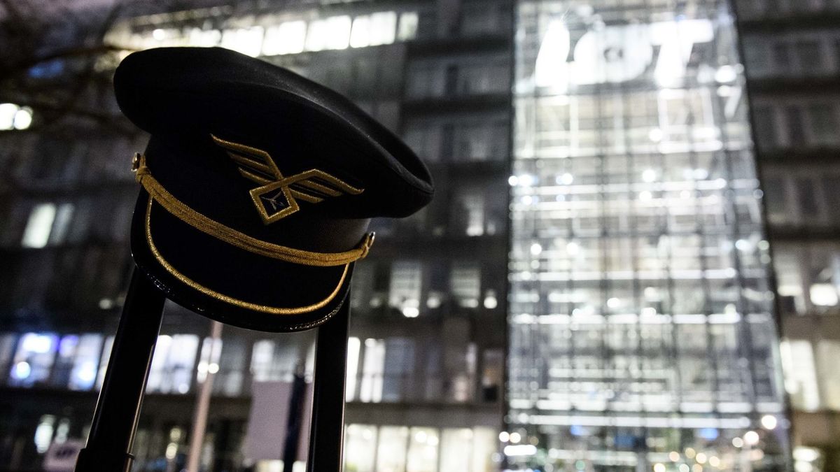 PLL LOT może stracić doświadczonych pilotów