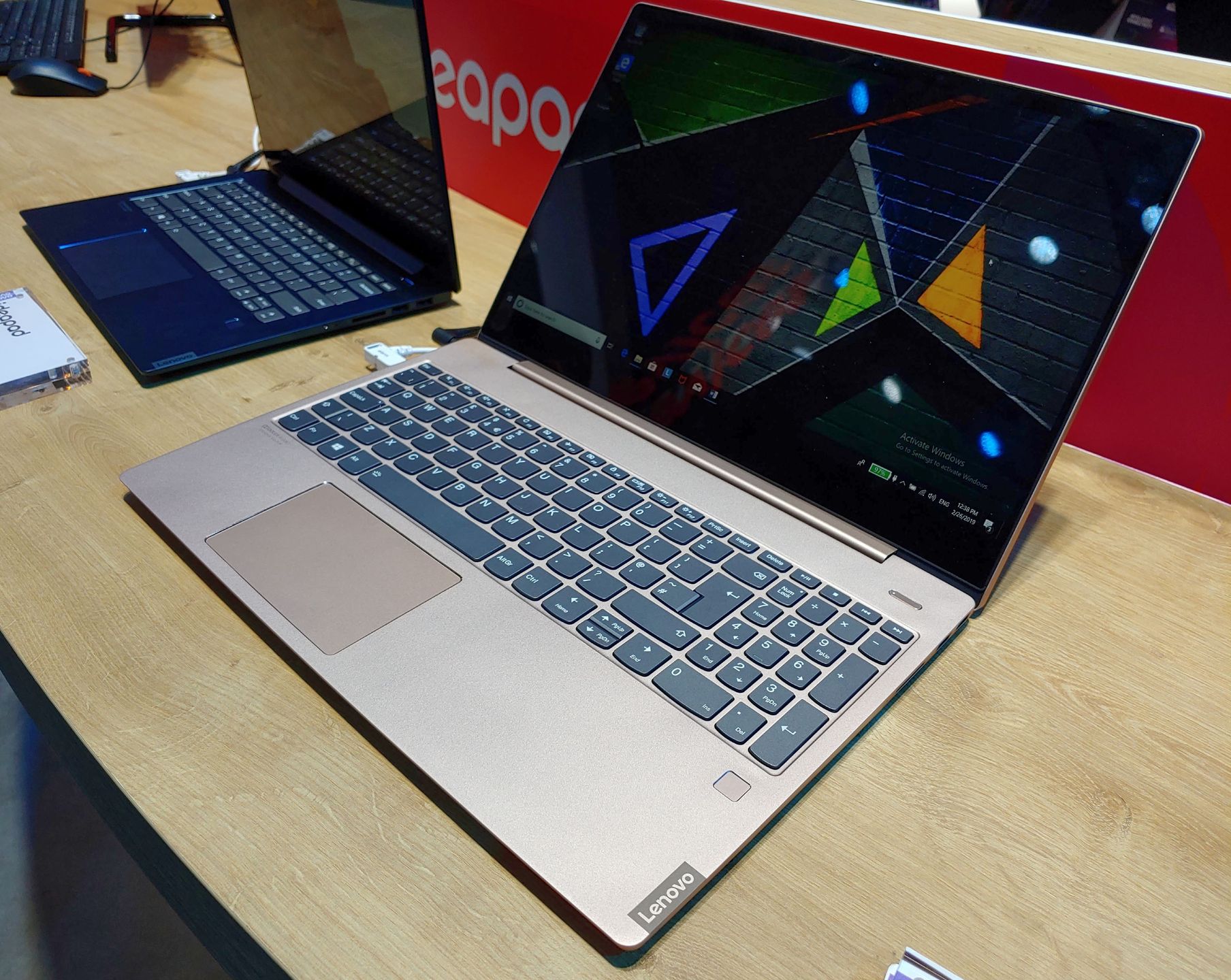 IdeaPad S540 15-calowy na stoisku Lenovo na MWC