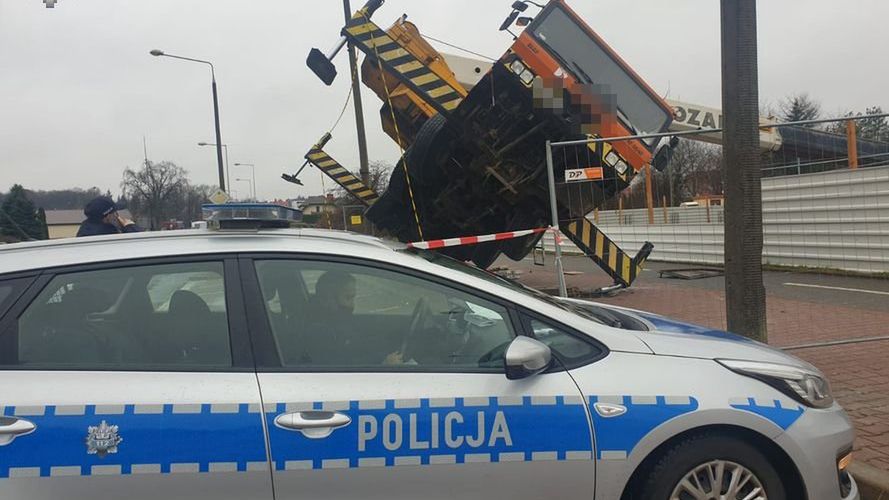 Świdnik. Dźwig przewrócił się na pracowników