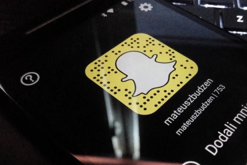 Snapchat z dodawaniem linków i funkcją edycji tła snapów