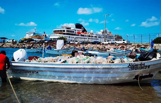 Piwo Corona zorganizowało turniej łowienia plastiku w Meksyku