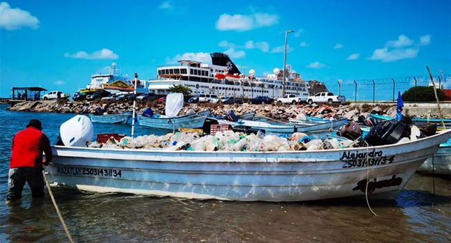 Piwo Corona zorganizowało turniej łowienia plastiku w Meksyku