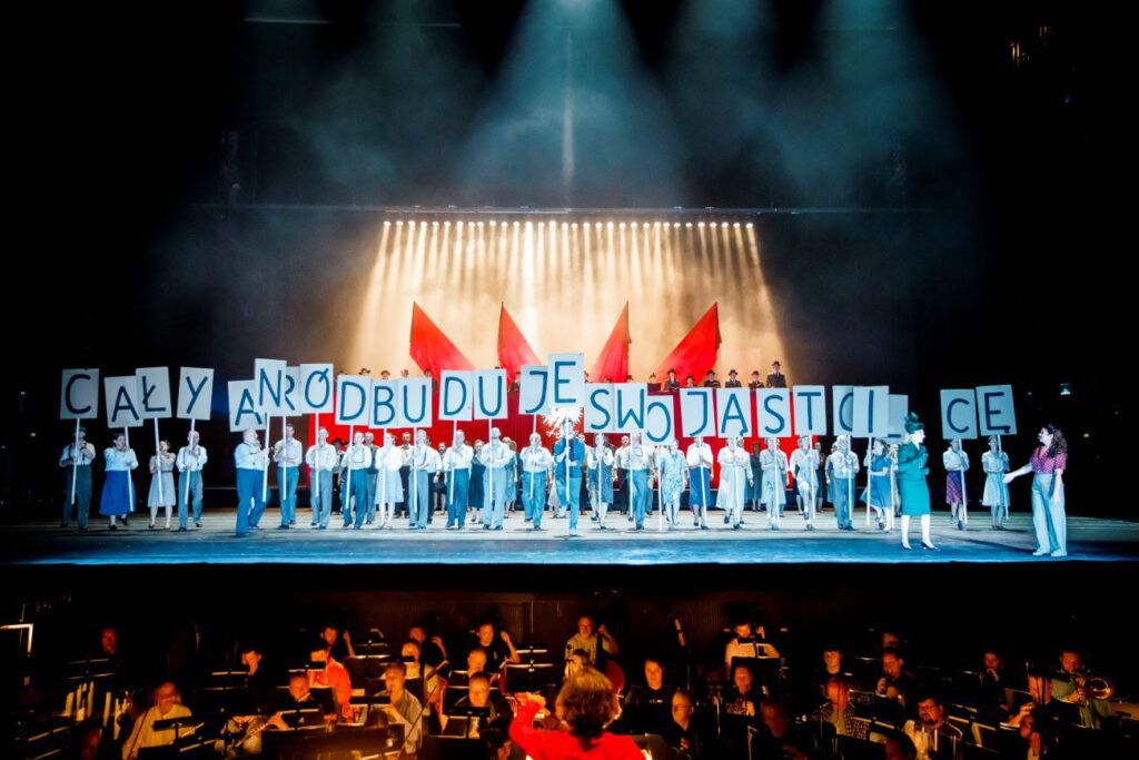 „Najlepsze miasto świata. Opera o Warszawie” w Teatrze Wielkim – Operze Narodowej © Krzysztof Bieliński