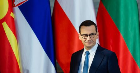 Cięcia i triki. Tak rząd będzie sobie radził z gigantyczną dziurą w finansach