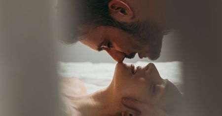 "Seksualne życie Polaków": Przeważają mężczyźni. Krzysiek zaczął od podglądania własnej matki