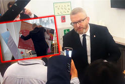 Incydent w Sejmie. Grzegorz Braun zniszczył wystawę