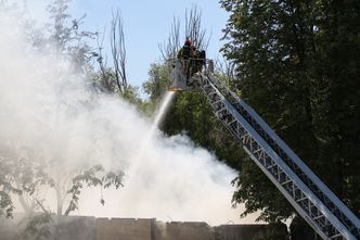 Kolejny pożar w Warszawie. Płonie składowisko śmieci "wysokie na 2,5 m"