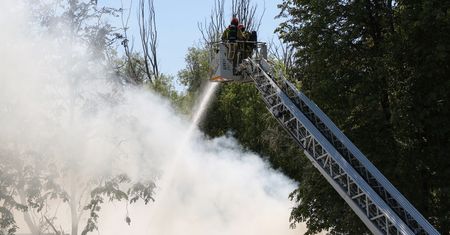 Kolejny pożar w Warszawie. Płonie składowisko śmieci "wysokie na 2,5 m"
